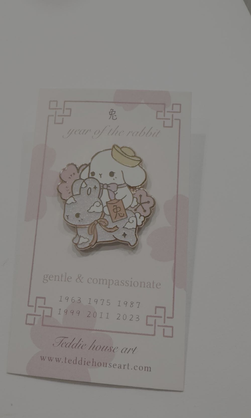 兔  pin collectible - Main Image 2