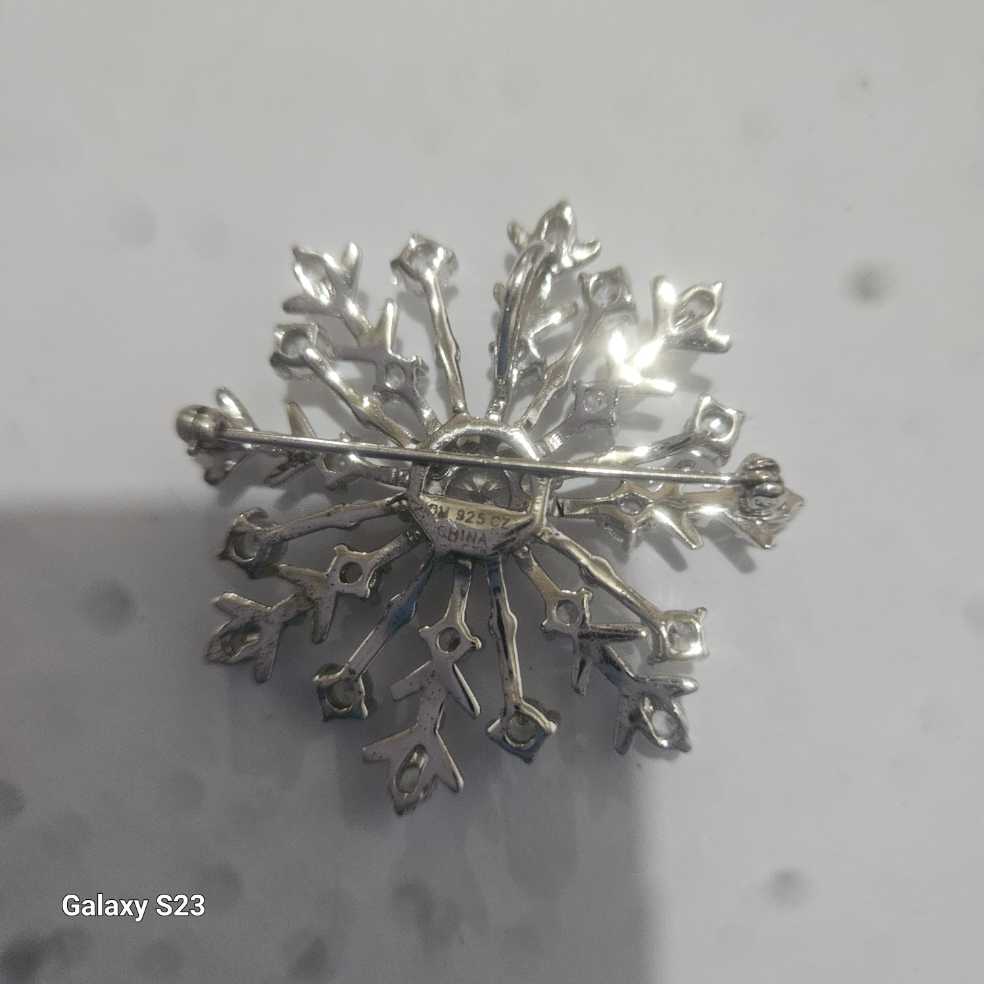 Brooch  pin collectible - Main Image 2