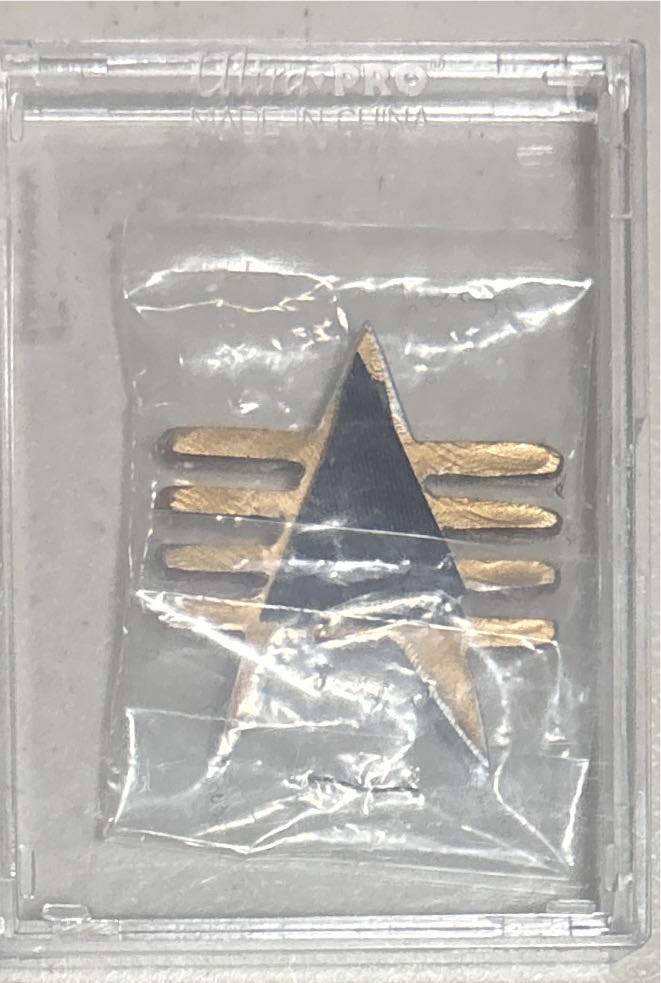 Star Trek Future Com Badge   pin collectible - Main Image 2