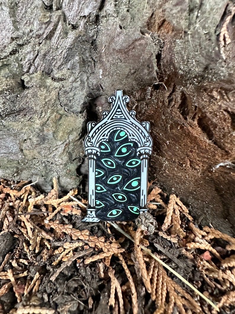 Alice In Wonderland White Rabbit Pin New On Card #pp149297