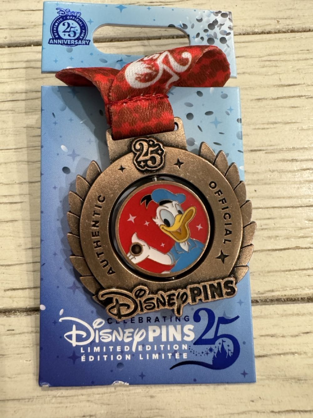 Disney 25th Medal 4 - Donald Duck - Swivel pin collectible [Barcode 400990418548] - Main Image 2