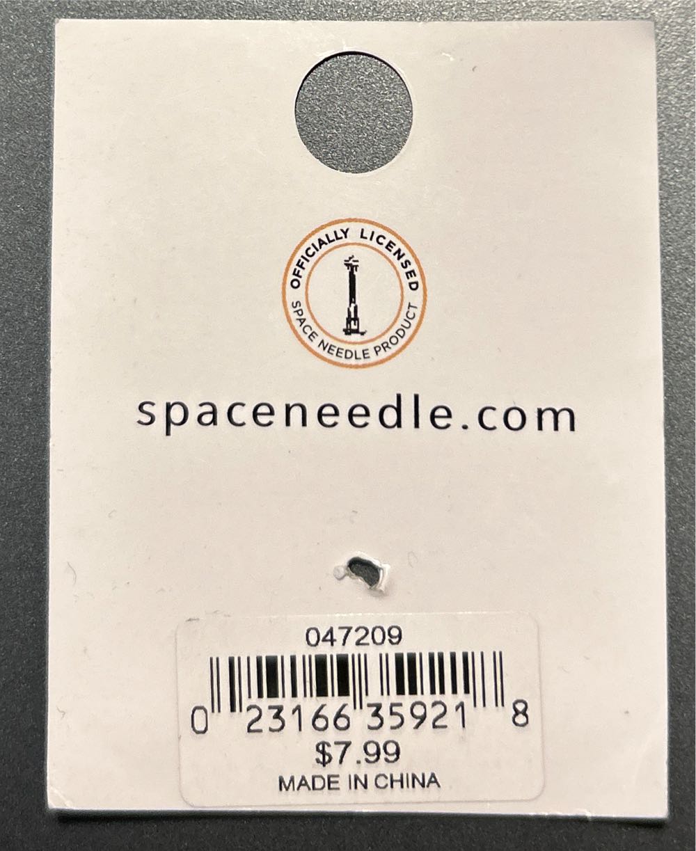 Destination: Seattle Space Needle - Lapel Pin pin collectible [Barcode 023166359218] - Main Image 3