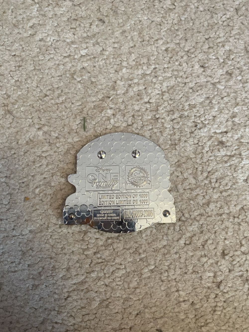 Snow White And The Seven Dwarfs One Family Pin Event  pin collectible [Barcode 400952416964] - Main Image 2