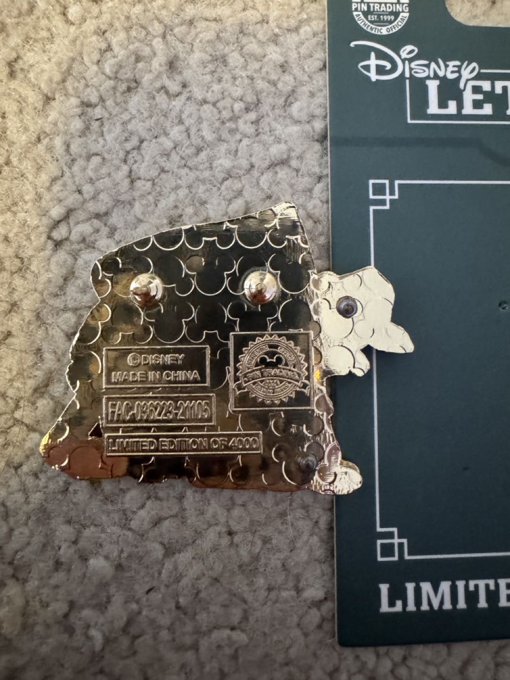 Letters To Santa Max Goofy And - Limited Edition pin collectible [Barcode 400944114694] - Main Image 2