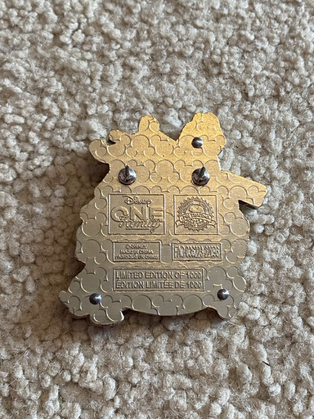 Celebration Family Chip One  pin collectible [Barcode 400952416988] - Main Image 2