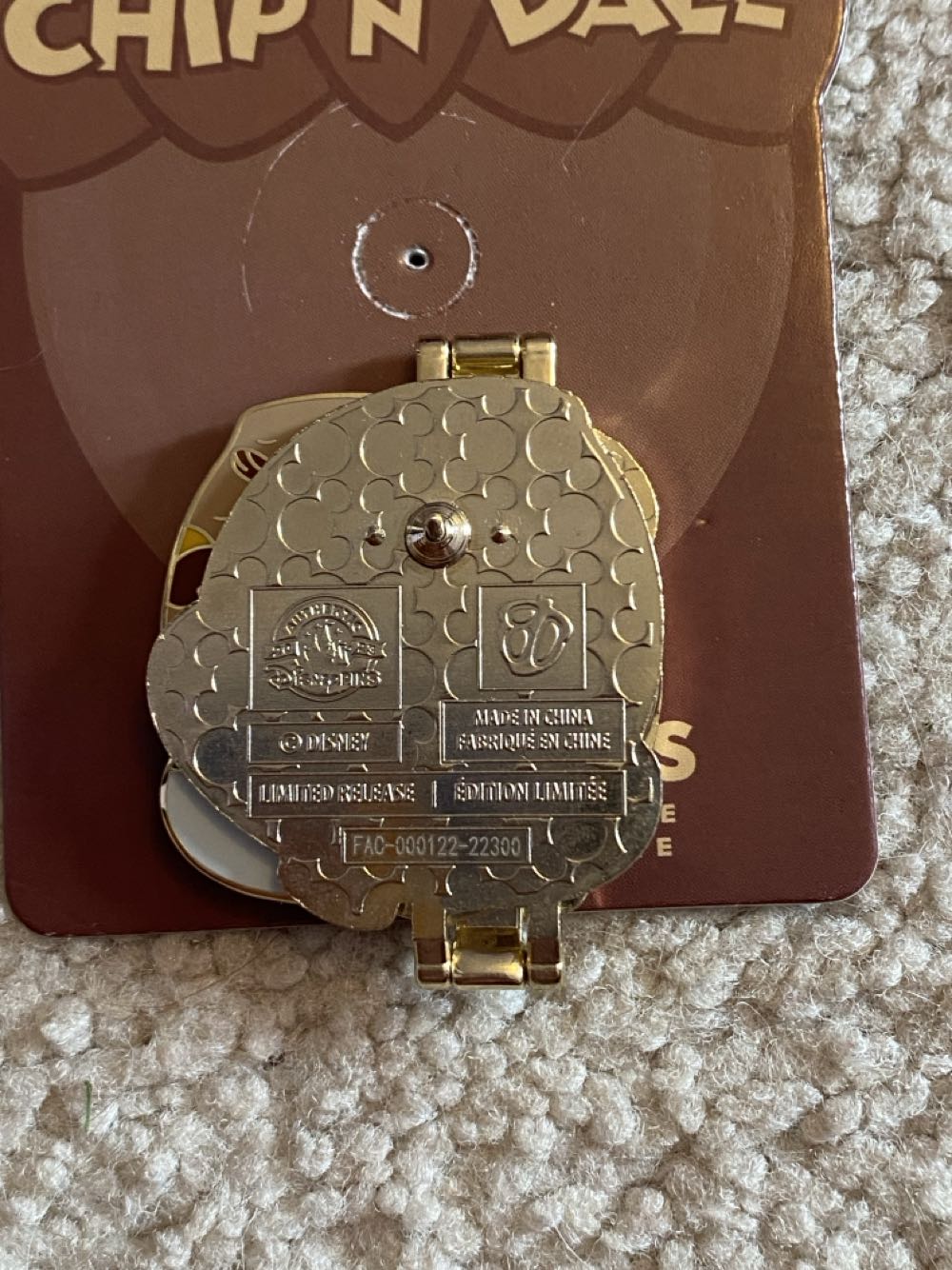 Chip And Dale Through The Decades  pin collectible [Barcode 400957618431] - Main Image 3