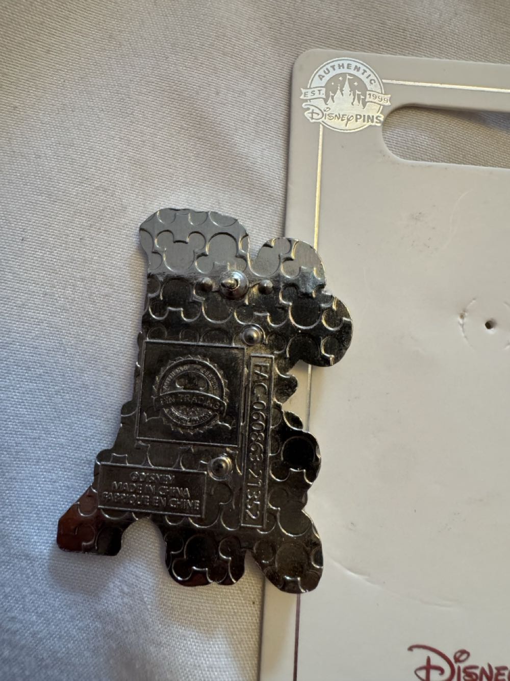 Disney Minnie Mouse - Disney Trading Pin pin collectible [Barcode 400934113508] - Main Image 2