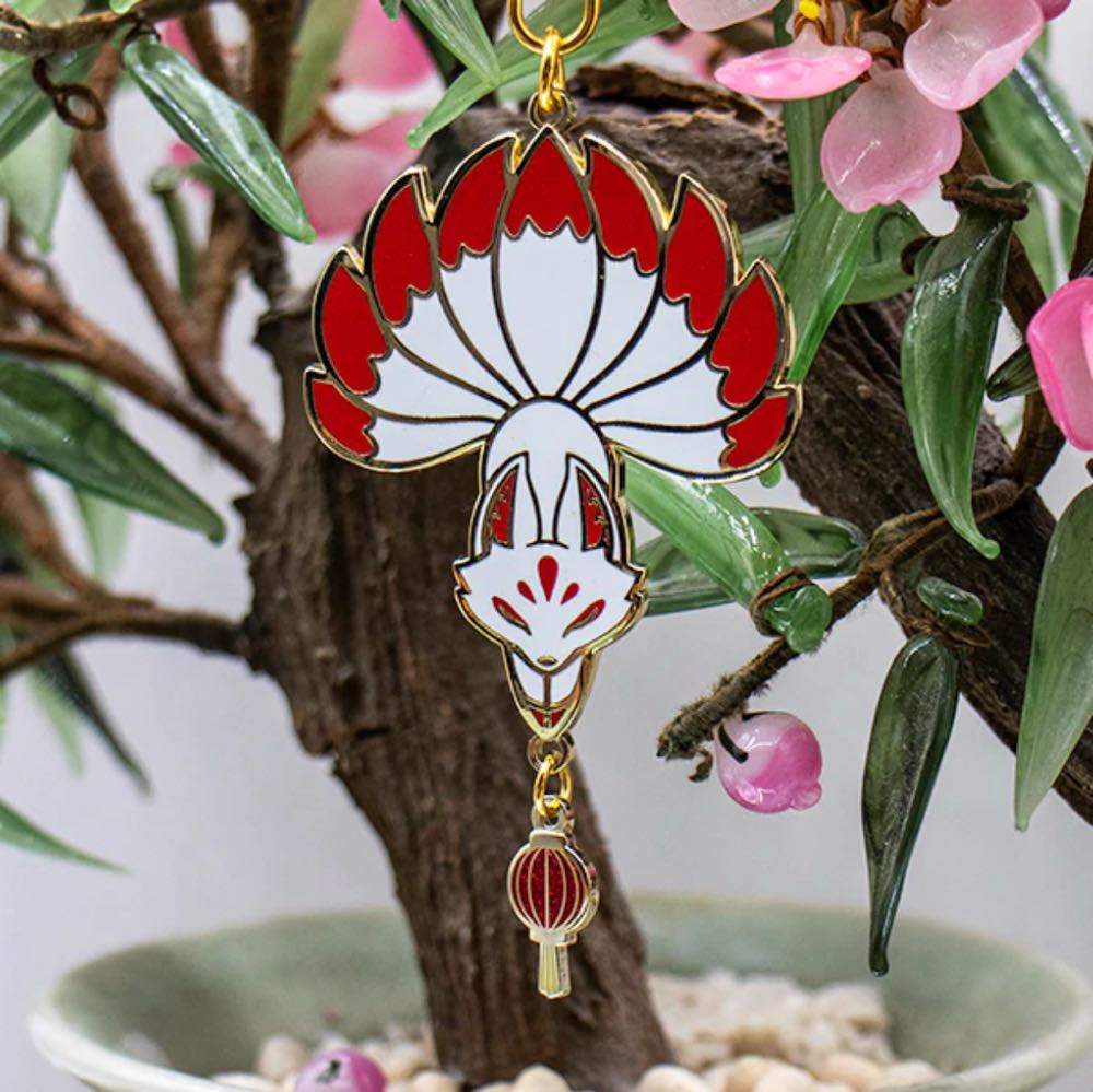 D&B INARI - DELUXE METAL KEYCHAIN - Gold Plated Hard Enamel pin collectible [Barcode 810002712708] - Main Image 3