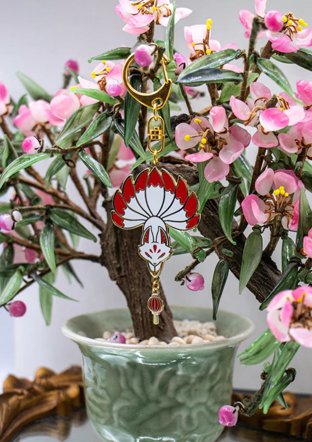 D&B INARI - DELUXE METAL KEYCHAIN - Gold Plated Hard Enamel pin collectible [Barcode 810002712708] - Main Image 4