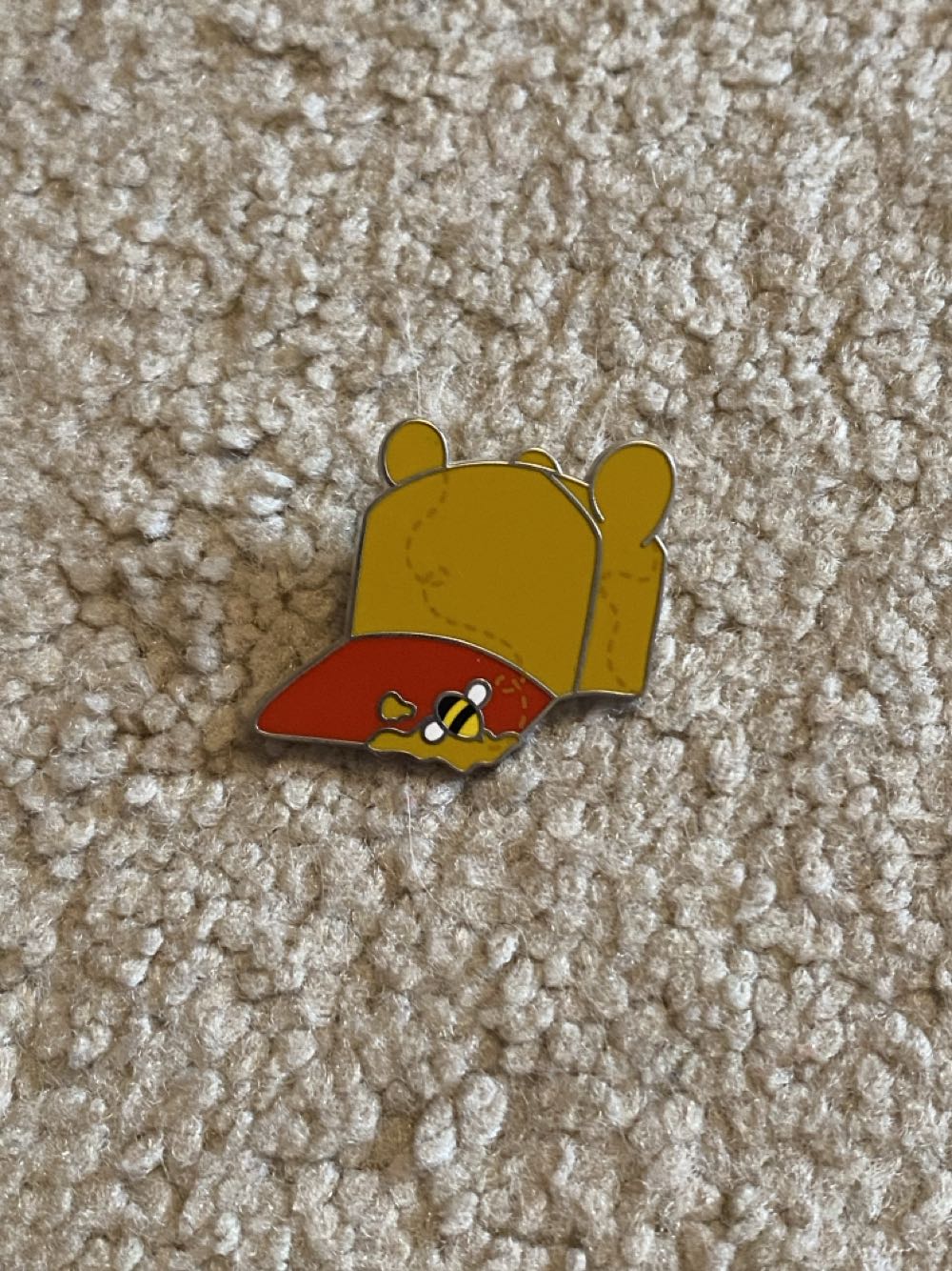 Winnie The Pooh  pin collectible [Barcode 400976068705] - Main Image 2