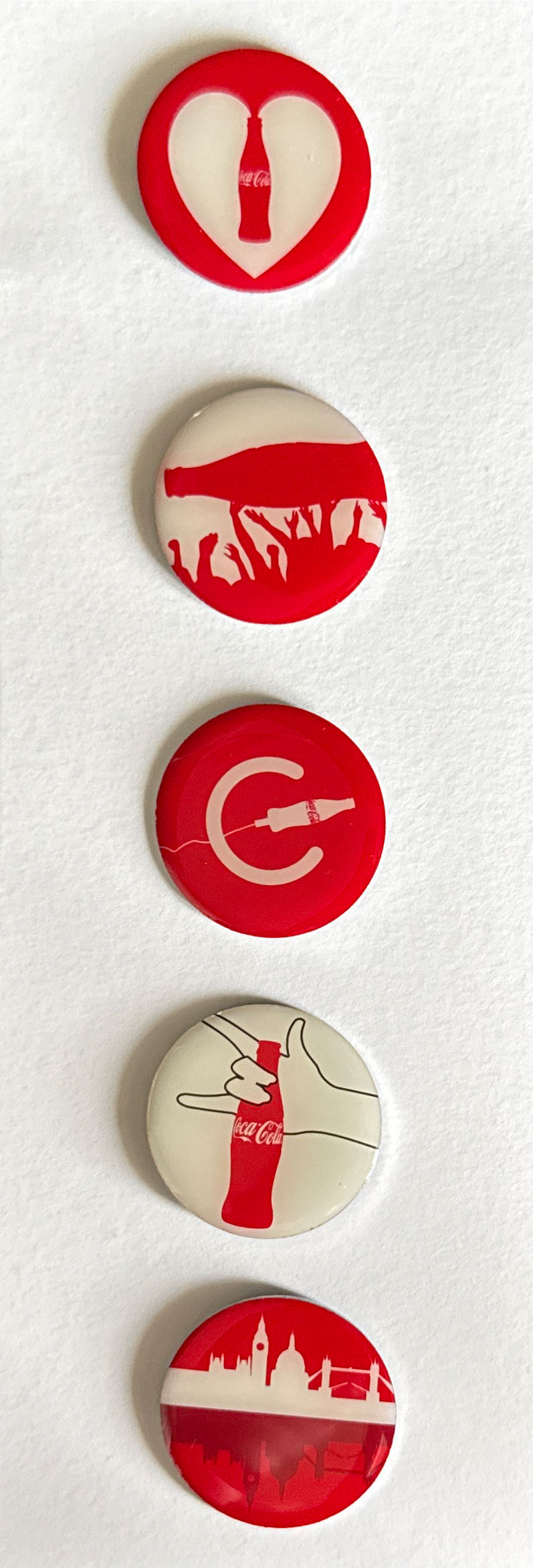 Coca Cola London Set - Heart - Lapel pin collectible - Main Image 2