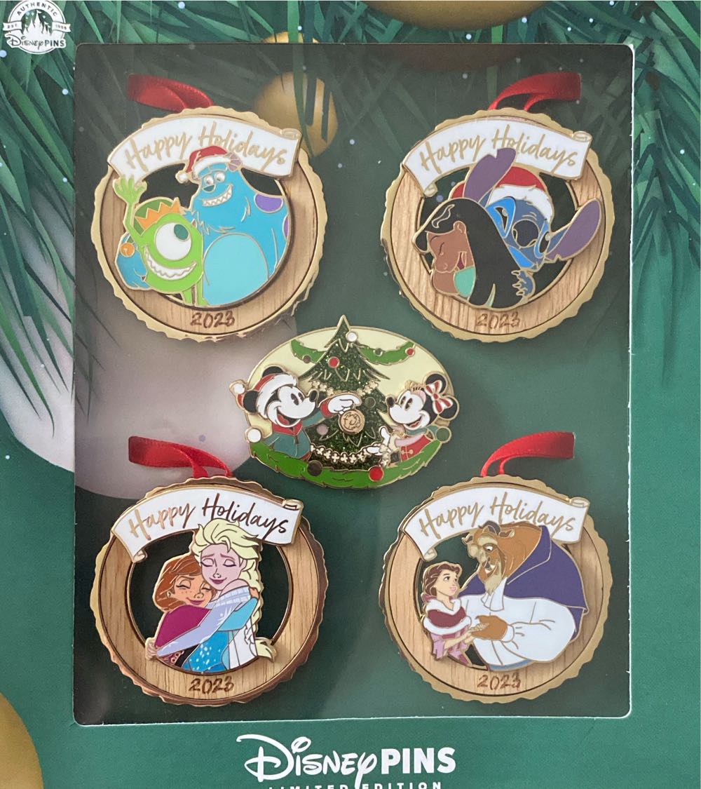 Lilo & Stitch Happy Holidays 2023 Set  pin collectible - Main Image 2