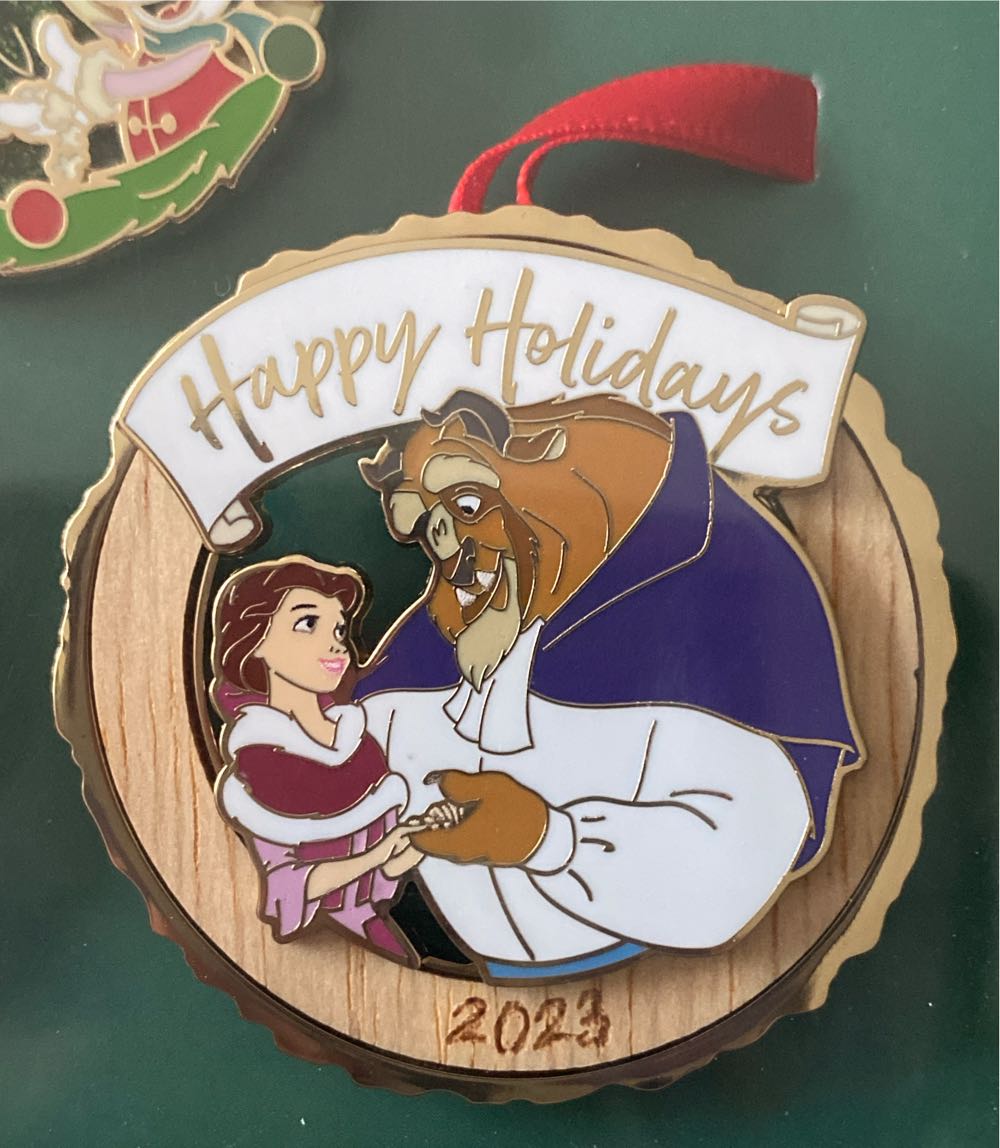 THE NIGHTMARE BEFORE CHRISTMAS GLOW IN THE DARK CHRISTMAS TREE