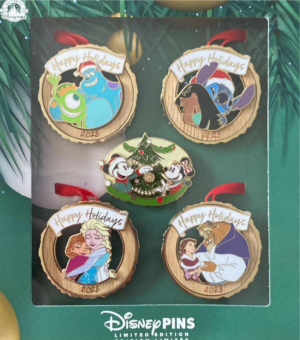 Mickey And Minnie Happy Holidays 2023 Set  pin collectible - Main Image 2
