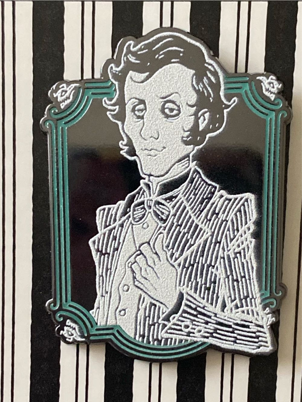 K A La Mode Palm Jaq Coin Pink Cinderella Medallion Disney 300 Le