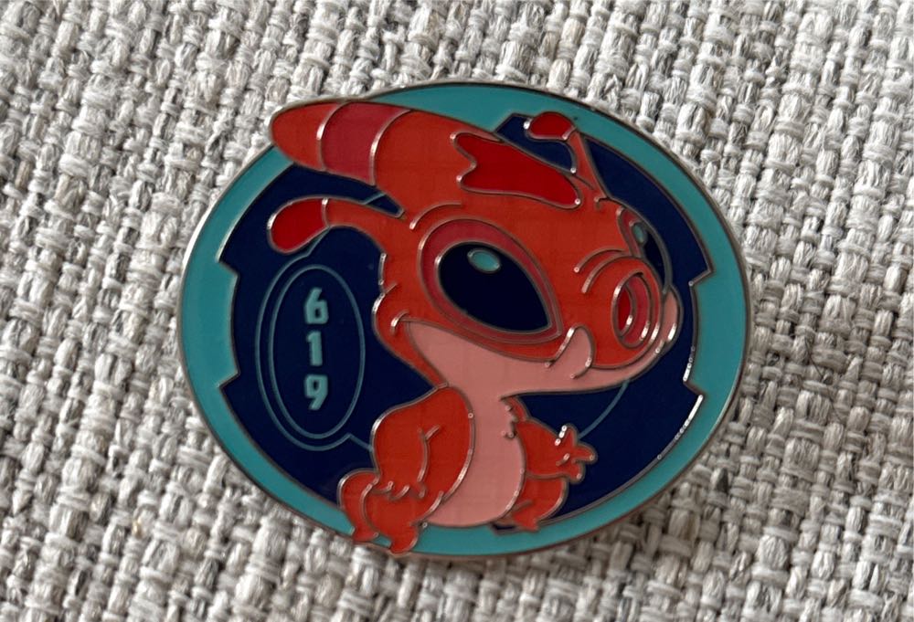 2002 State Character Pins - South Dakota - Sleeping Beauty