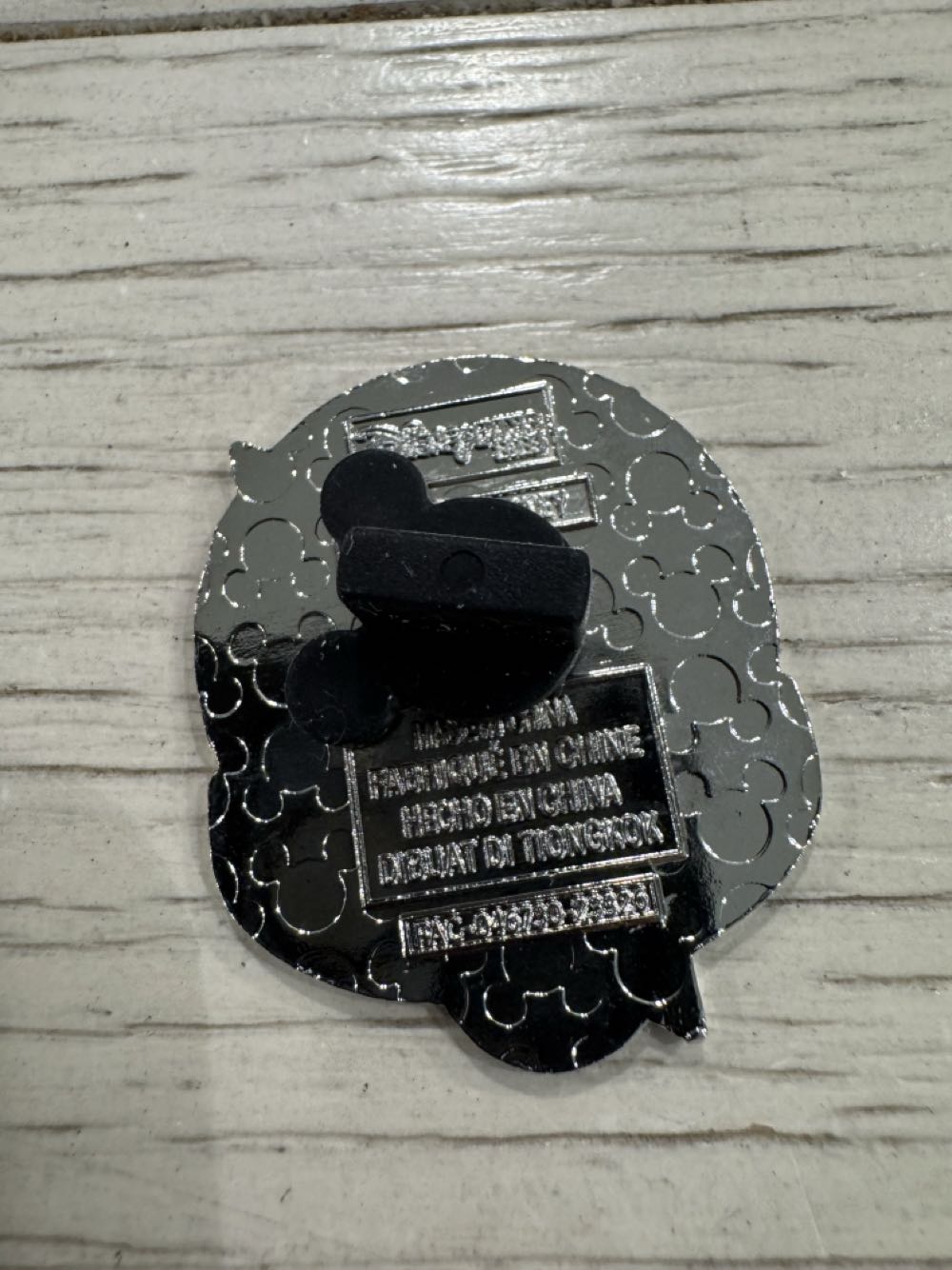 Dinah, Alice In Wonderland. Collar Collection. Cat With Flowers.  pin collectible - Main Image 2