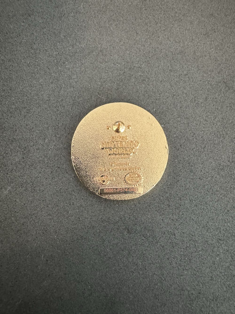 Mario Kart - Mushroom - Super Nintendo World pin collectible - Main Image 3