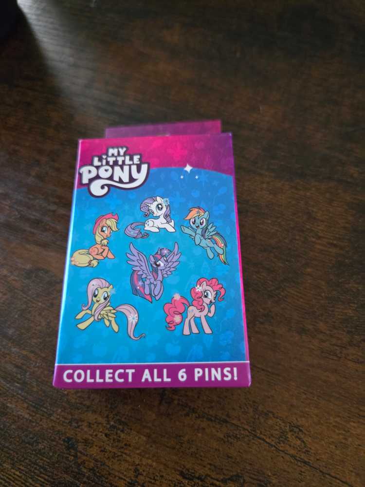 My Little Pony - Applejack  pin collectible - Main Image 2