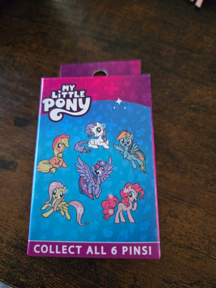 My Little Pony - Rarity  pin collectible - Main Image 2