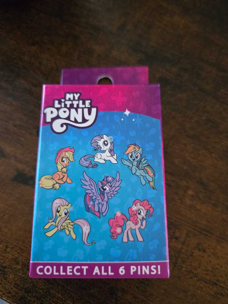 My Little Pony - Rainbow Dash  pin collectible - Main Image 2