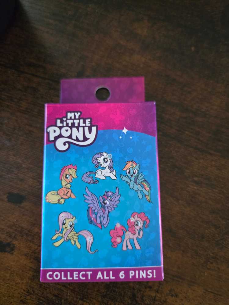 My Little Pony - Fluttershy  pin collectible - Main Image 2