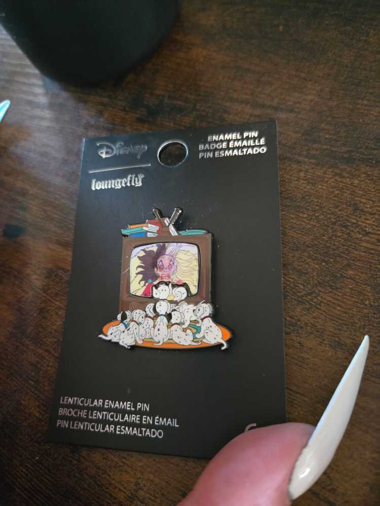 Cruella TV  pin collectible - Main Image 2