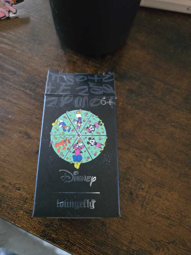 Mickey Friends Flower Puzzle  pin collectible - Main Image 2