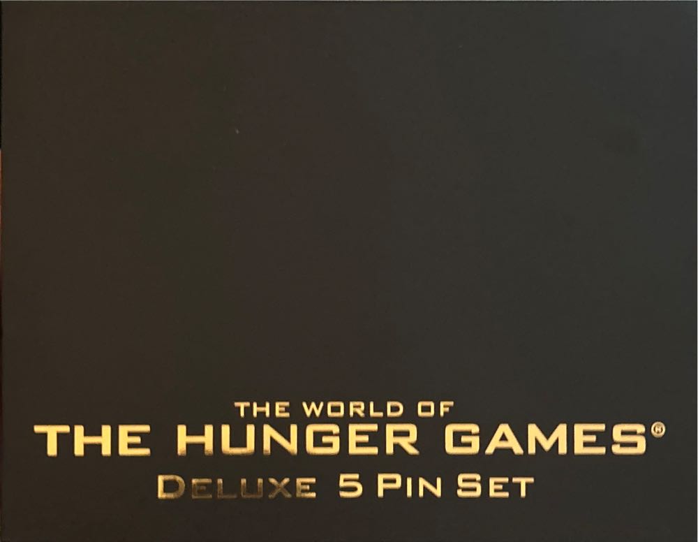 Alien VS Predator Lapel Pin Video Loot Gaming Gold Color Outline