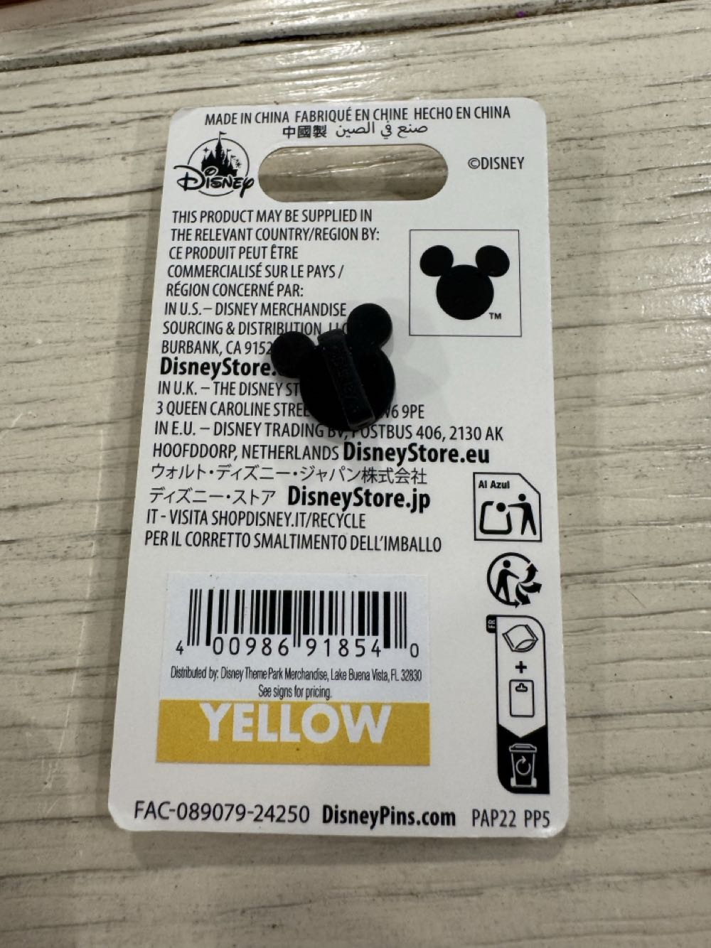 Minnie Mouse Wood Inlay  pin collectible [Barcode 400986918540] - Main Image 2