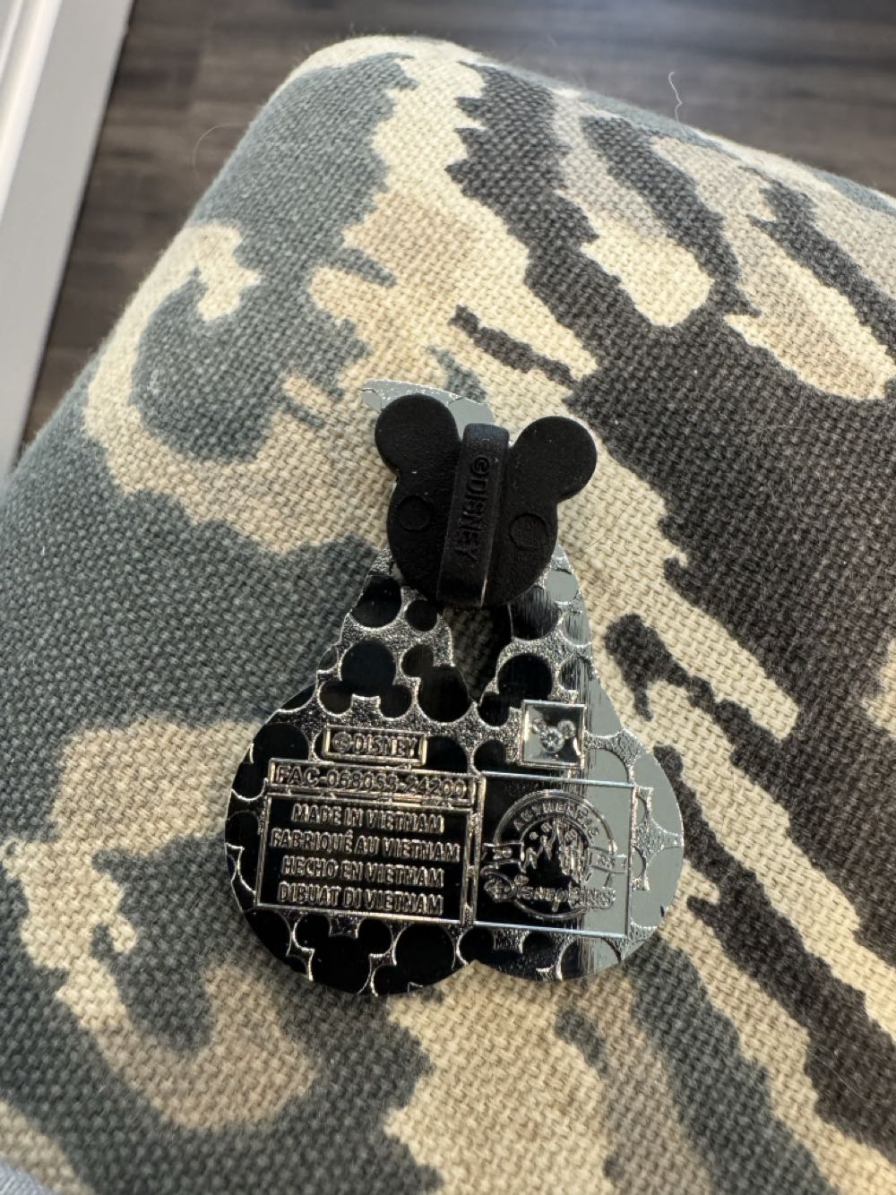 Headphones Max  pin collectible - Main Image 2
