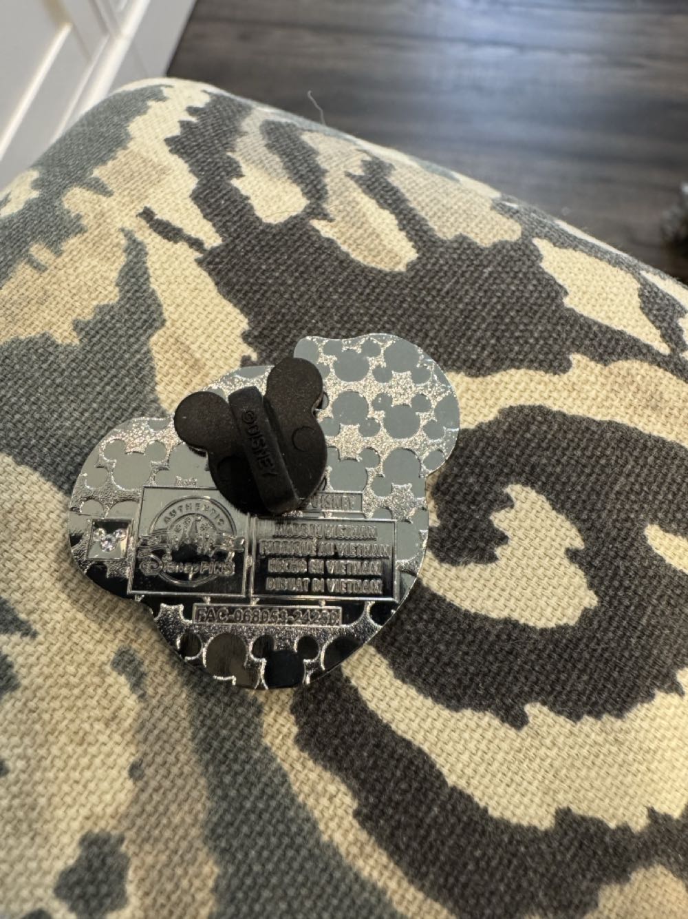 Slippers, Cheshire cat  pin collectible - Main Image 2