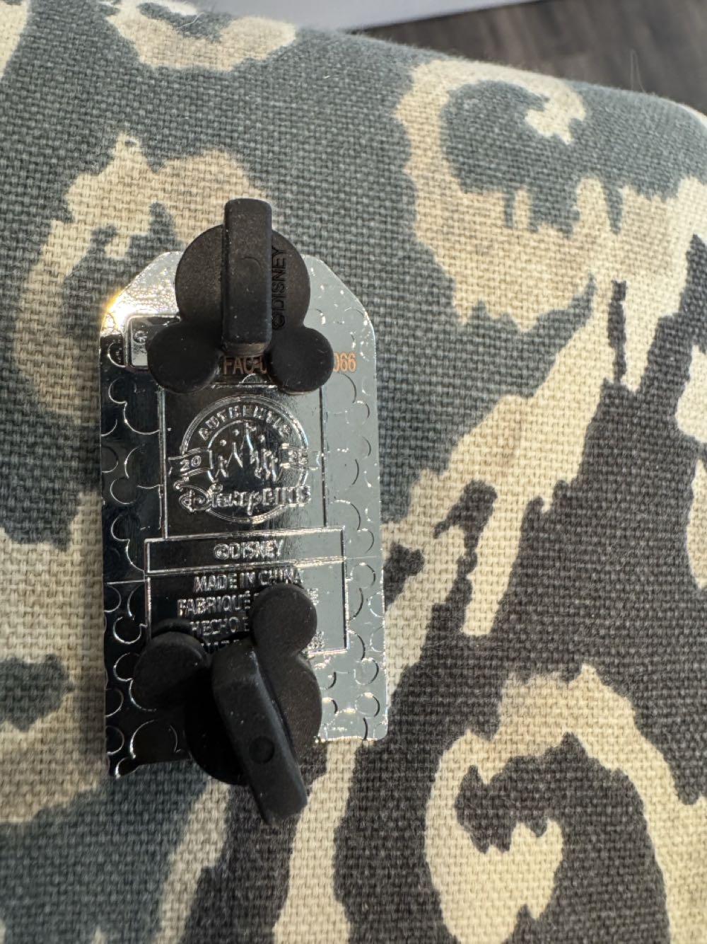 Trashcan, Snow White  pin collectible - Main Image 2