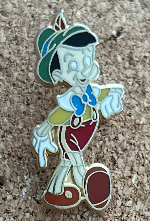 Bellhop Daisy Tower Of Terror Dlp Duck Key Disney Dlrp Disneyland Paris