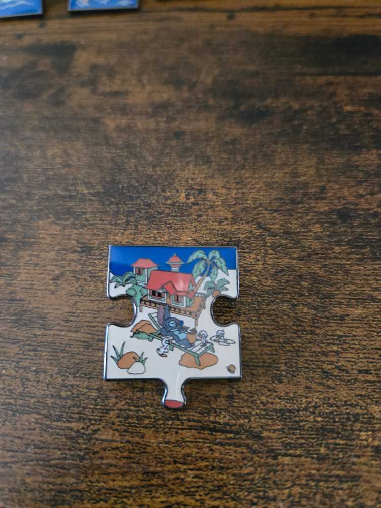 Lilo And Stitch Beach Puzzle  pin collectible - Main Image 2
