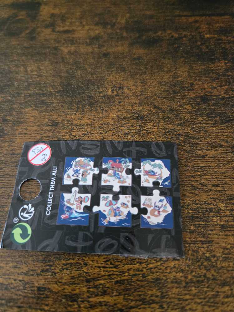 Lilo And Stitch Beach Puzzle  pin collectible - Main Image 3