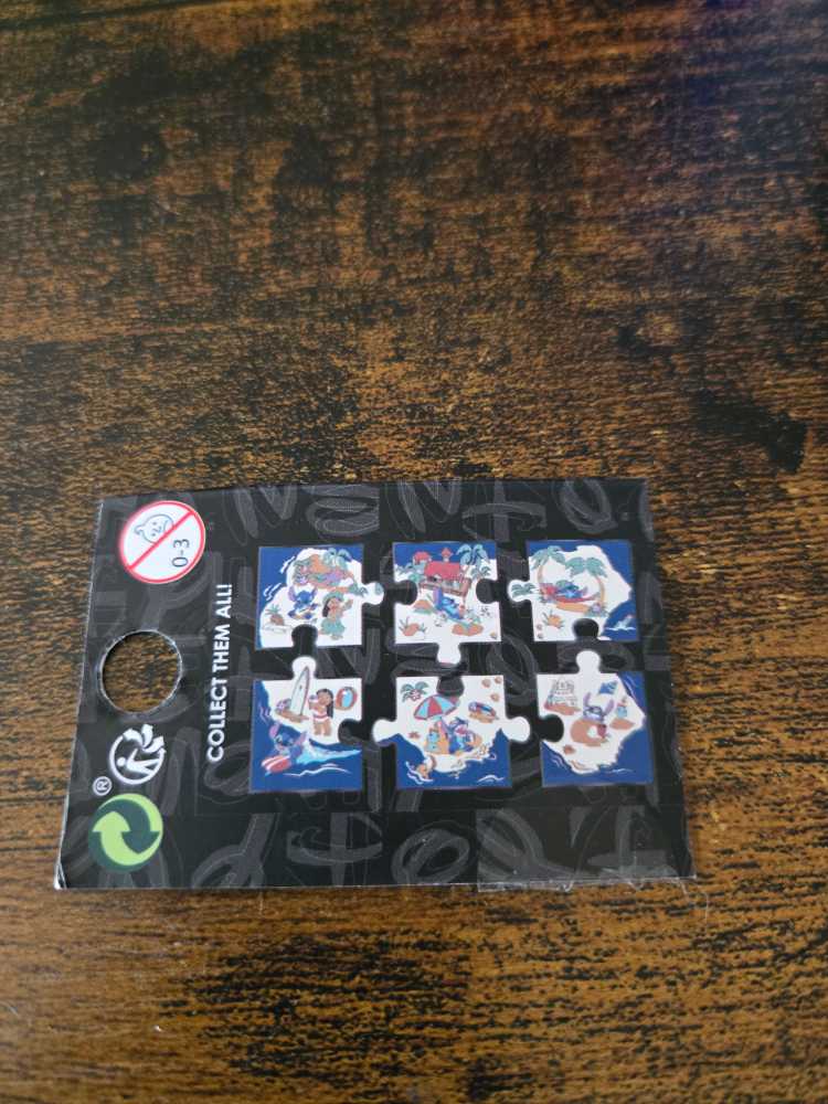 Lilo And Stitch Beach Puzzle  pin collectible - Main Image 3