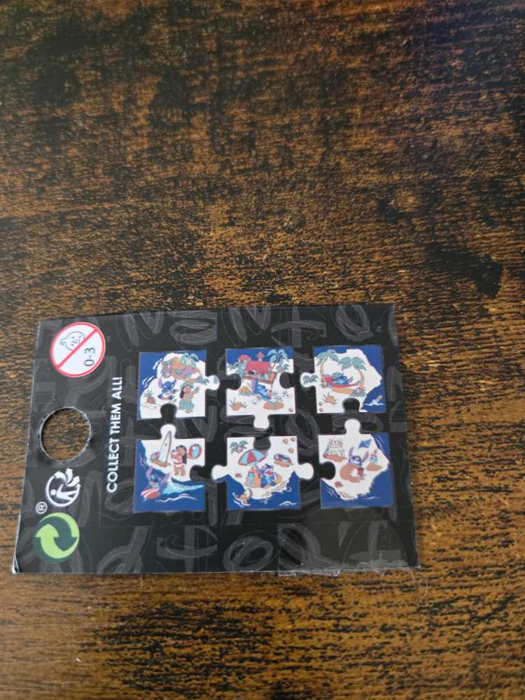 Lilo And Stitch Beach Puzzle  pin collectible - Main Image 3