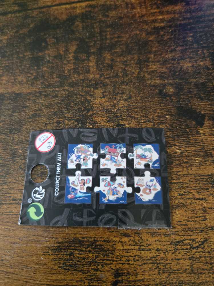 Lilo And Stitch Beach Puzzle  pin collectible - Main Image 3