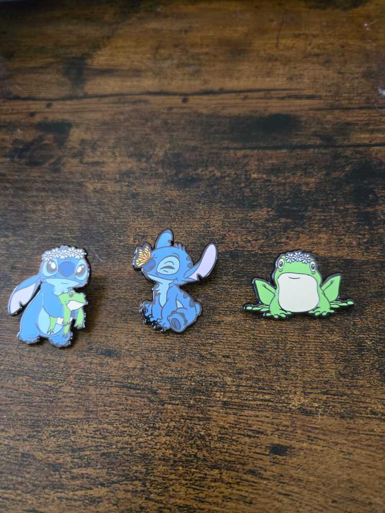 Stitch With Flowers  pin collectible - Main Image 2