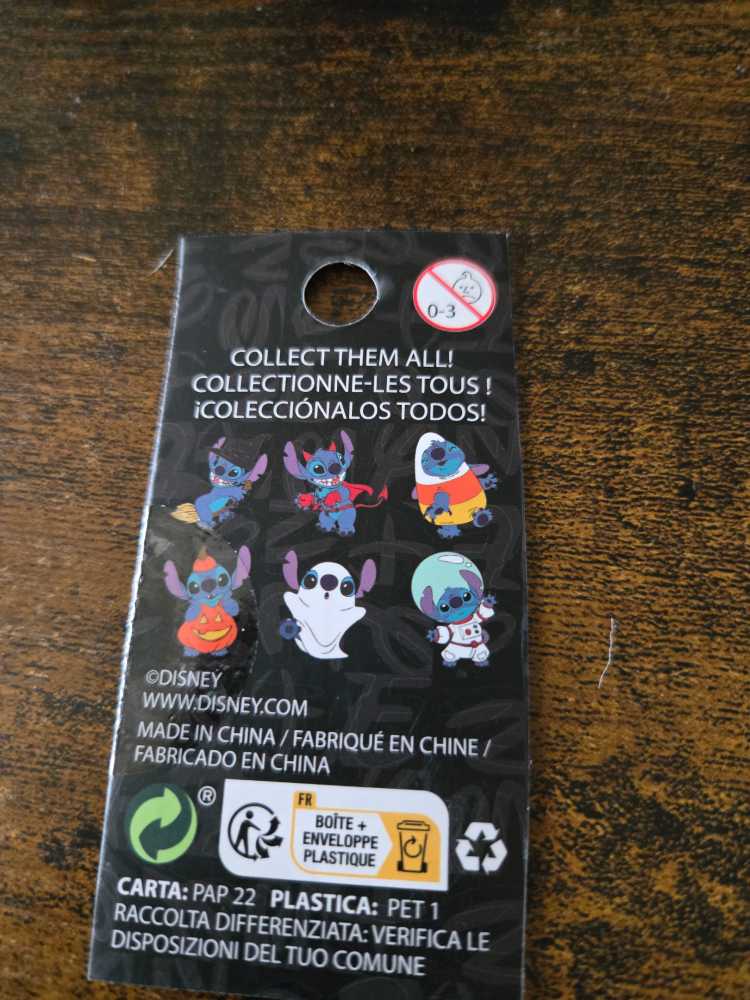 Halloween Stitch  pin collectible - Main Image 3
