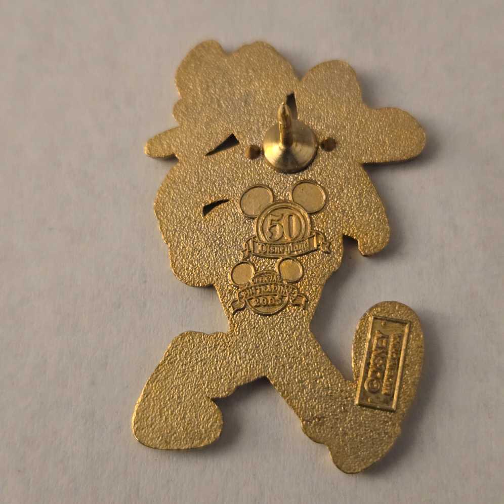 Goofy Wal  pin collectible - Main Image 2
