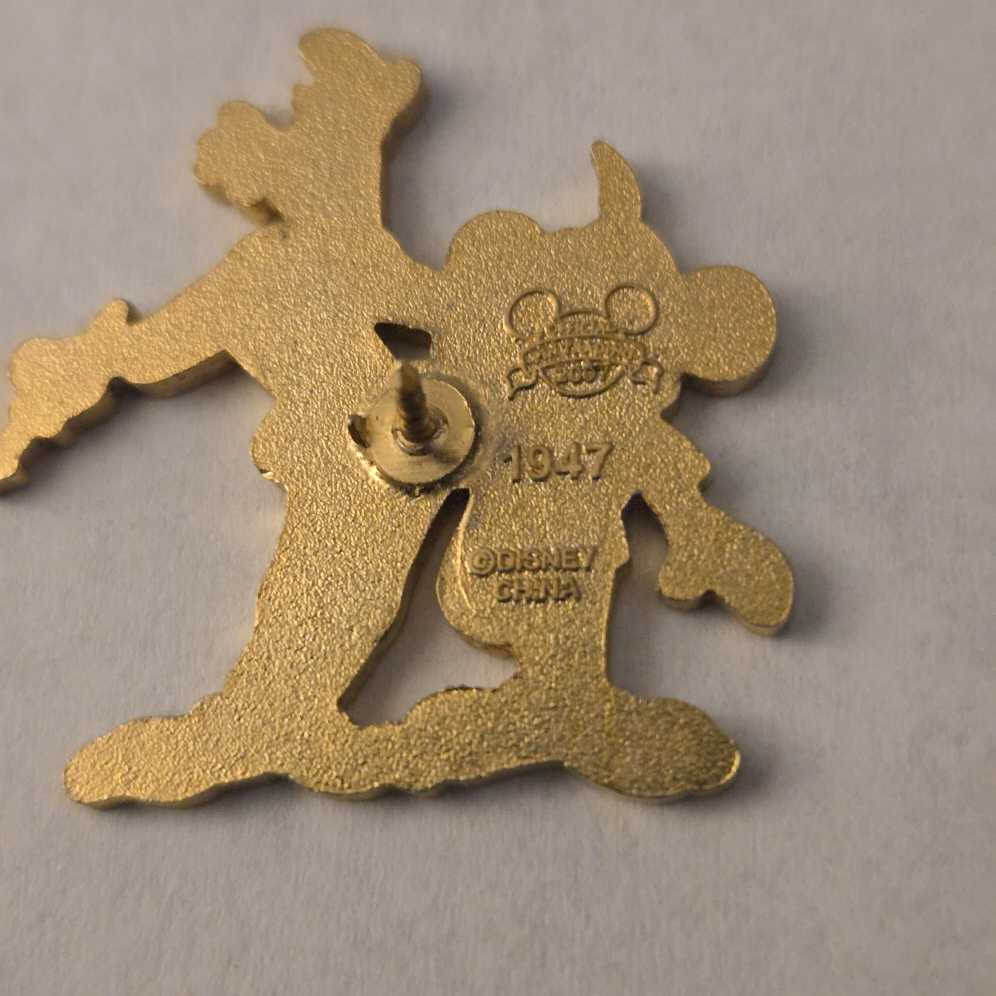 Goofy & Mickey Through The Years   pin collectible - Main Image 2