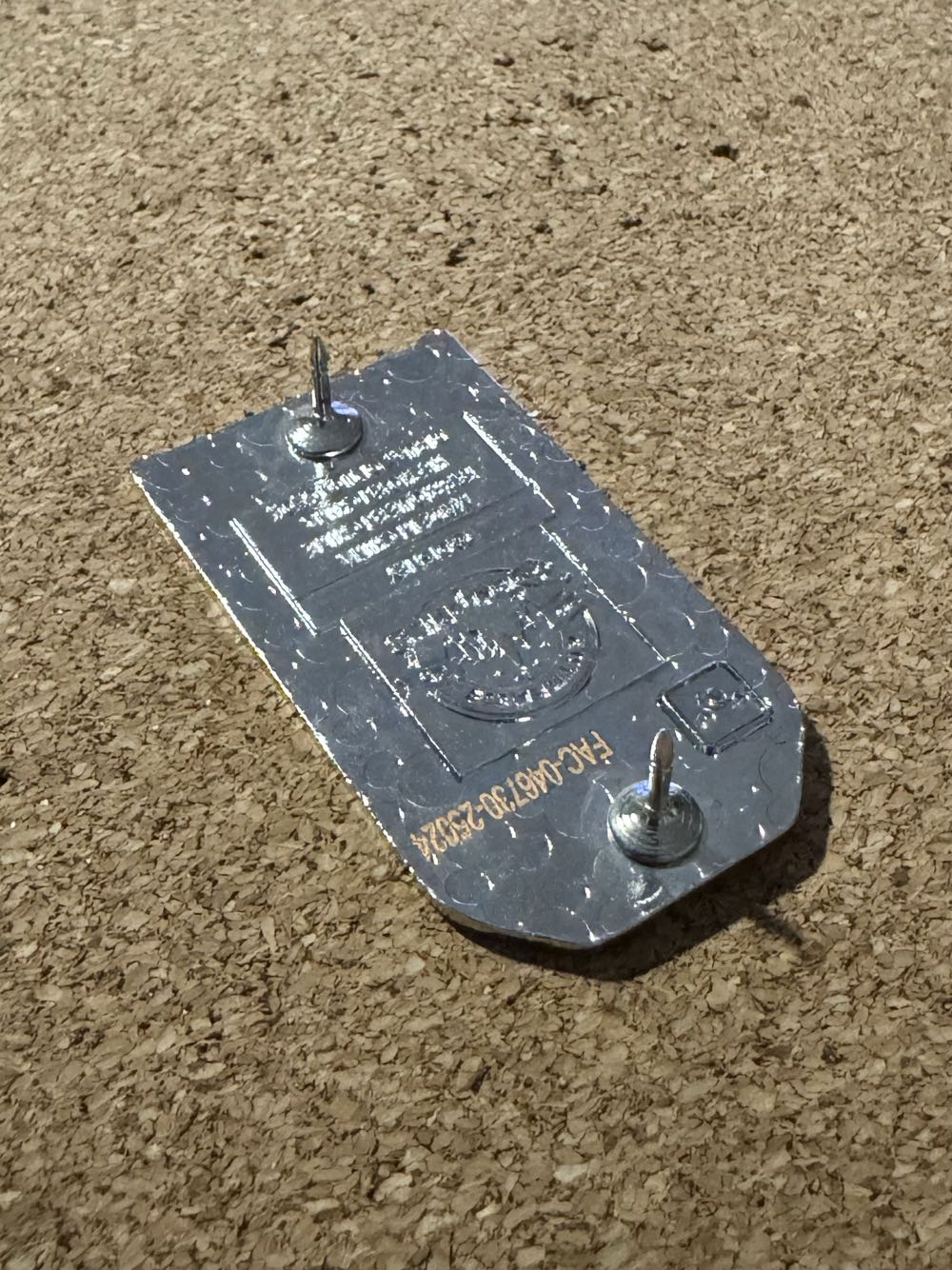 Trash Bin - Donald Duck - Hard Enamel, Metal pin collectible - Main Image 3