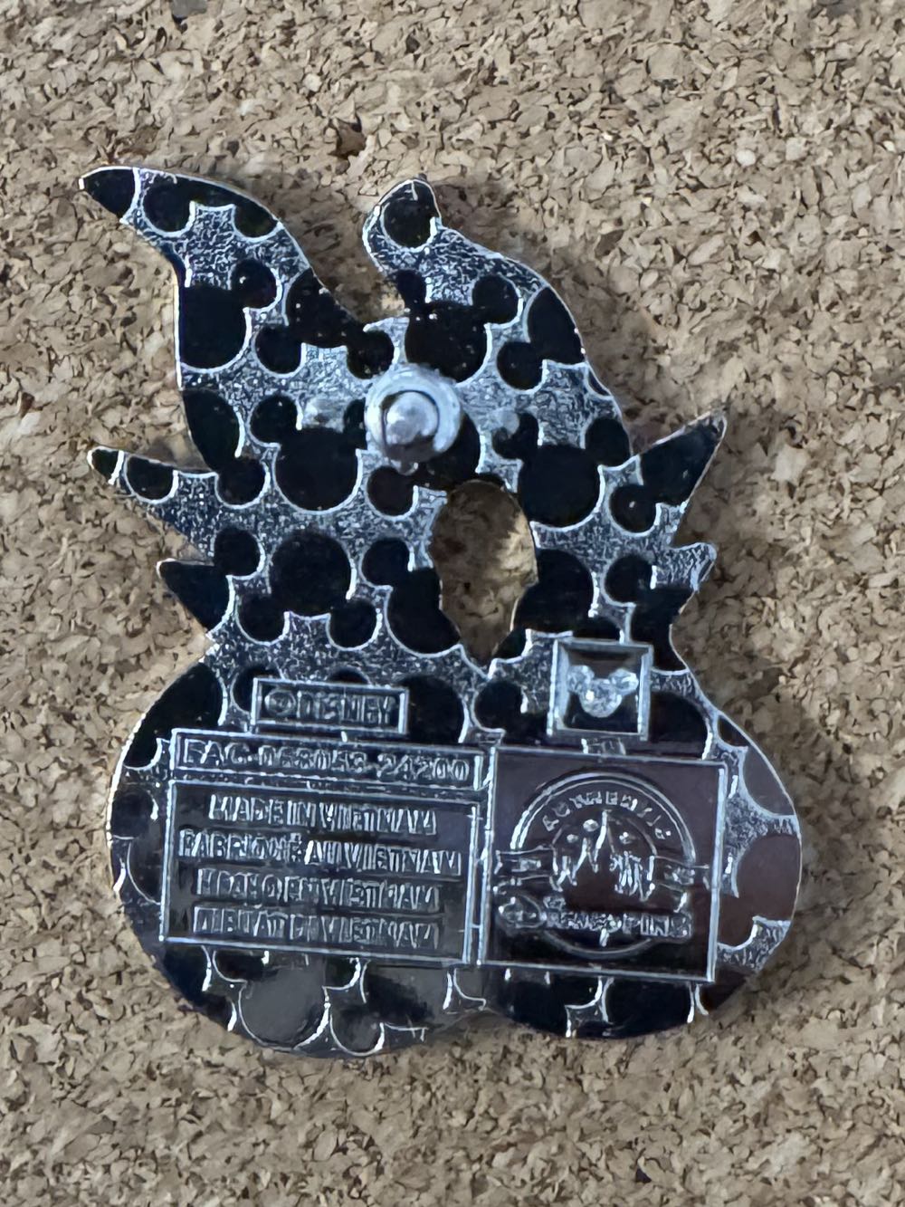 Headphone - Maleficent - Hard Enamel, Metal pin collectible - Main Image 2