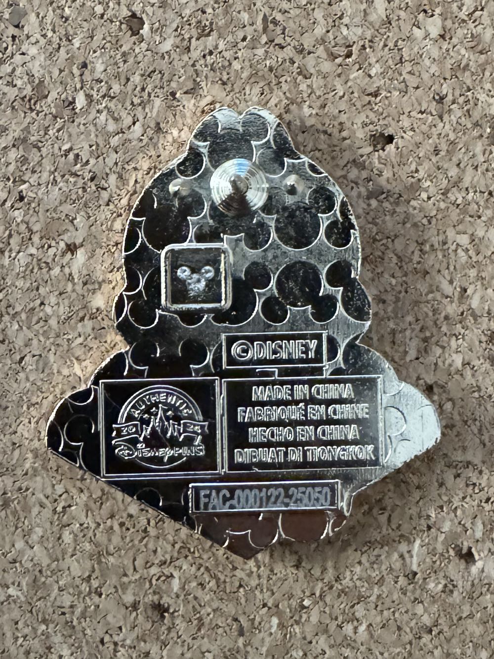 Folding Fan - Chip - Hard Enamel, Metal pin collectible - Main Image 2