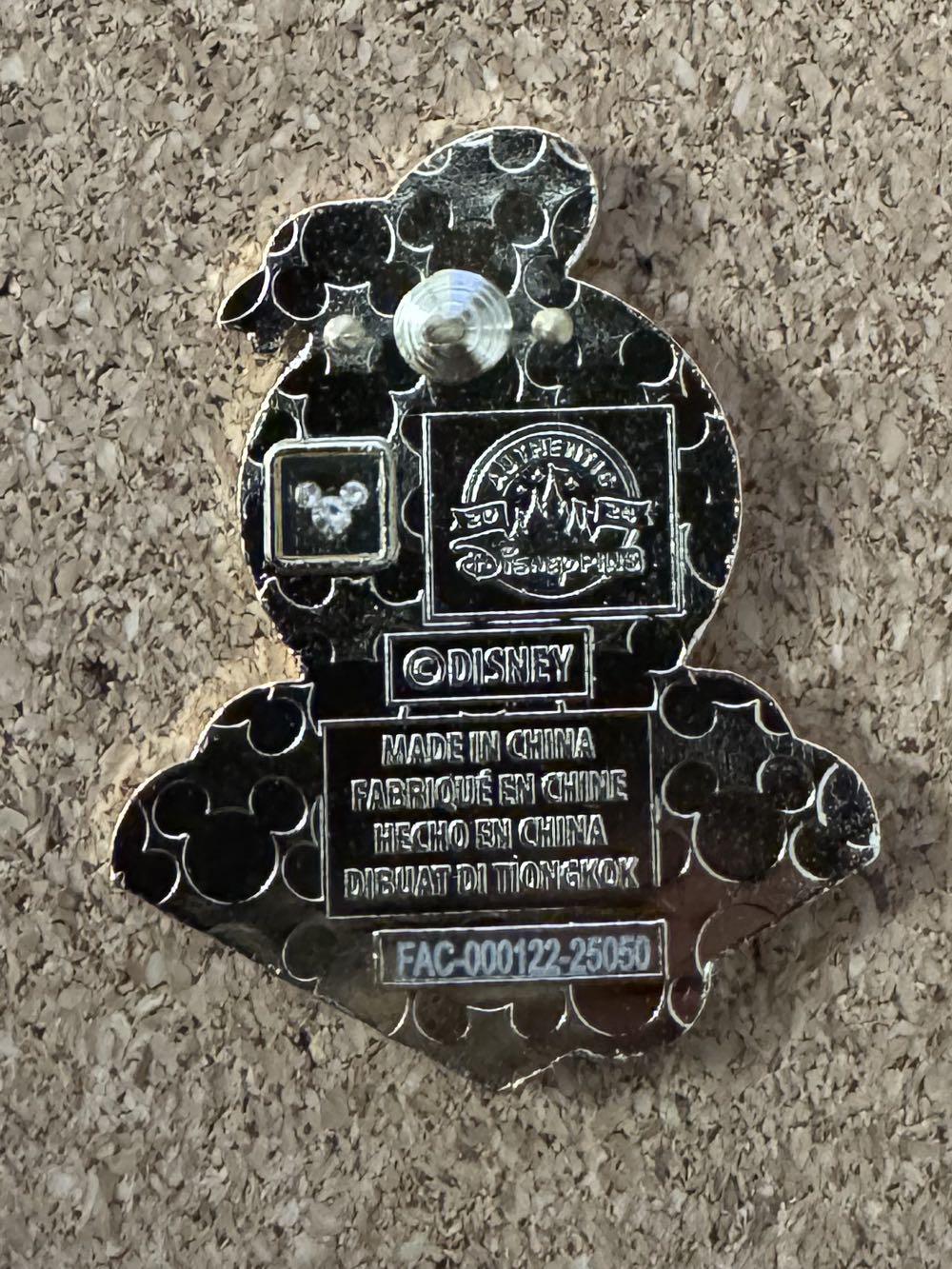 Folding Fan - Donald Duck - Hard Enamel, Metal pin collectible - Main Image 2