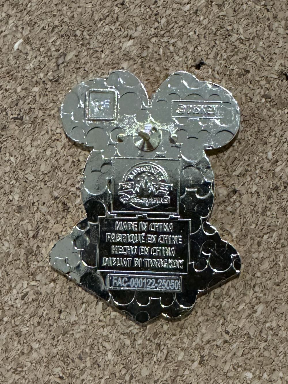 Folding Fan - Minnie Mouse - Hard Enamel, Metal pin collectible - Main Image 2