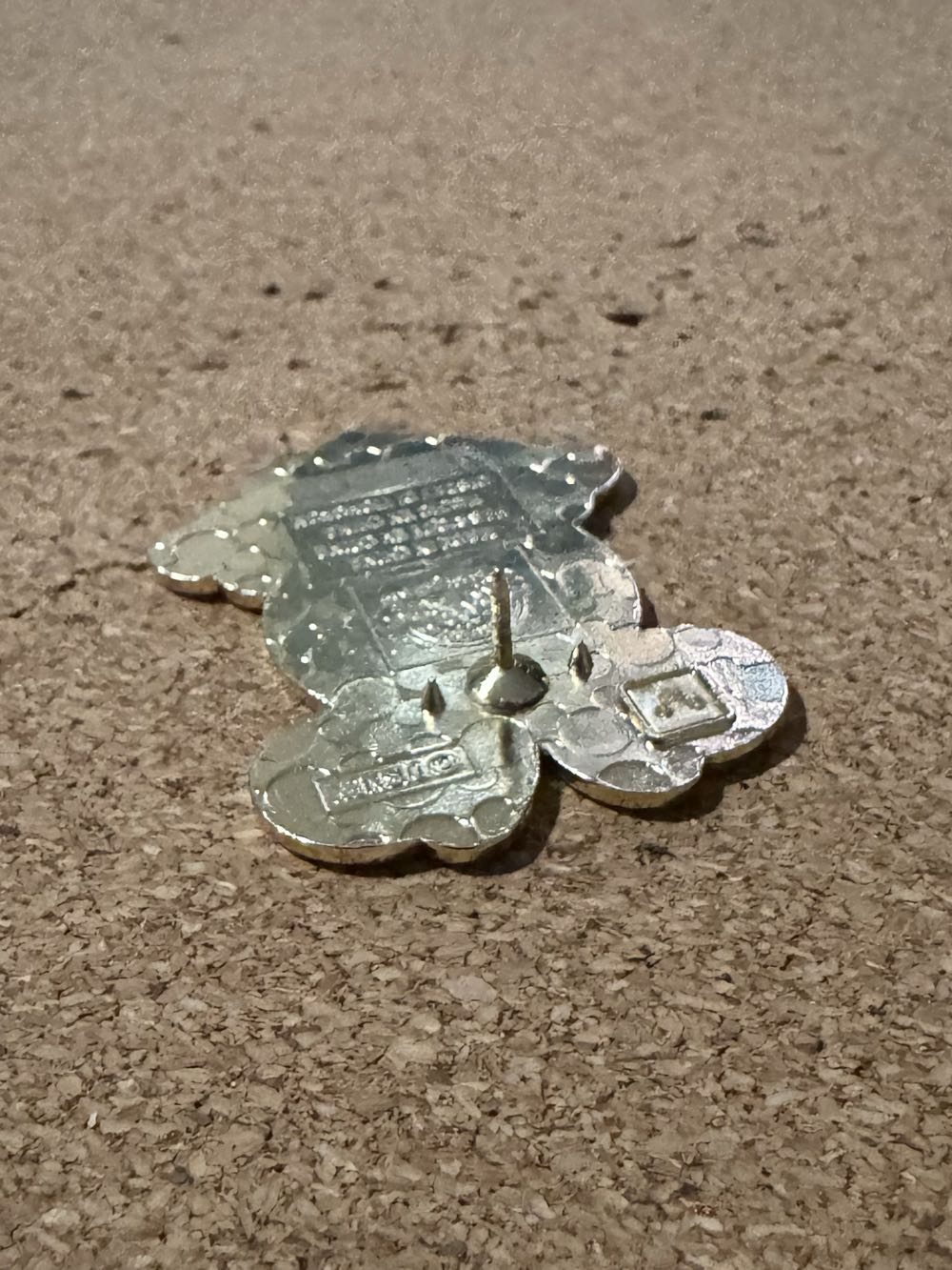 Folding Fan - Minnie Mouse - Hard Enamel, Metal pin collectible - Main Image 3