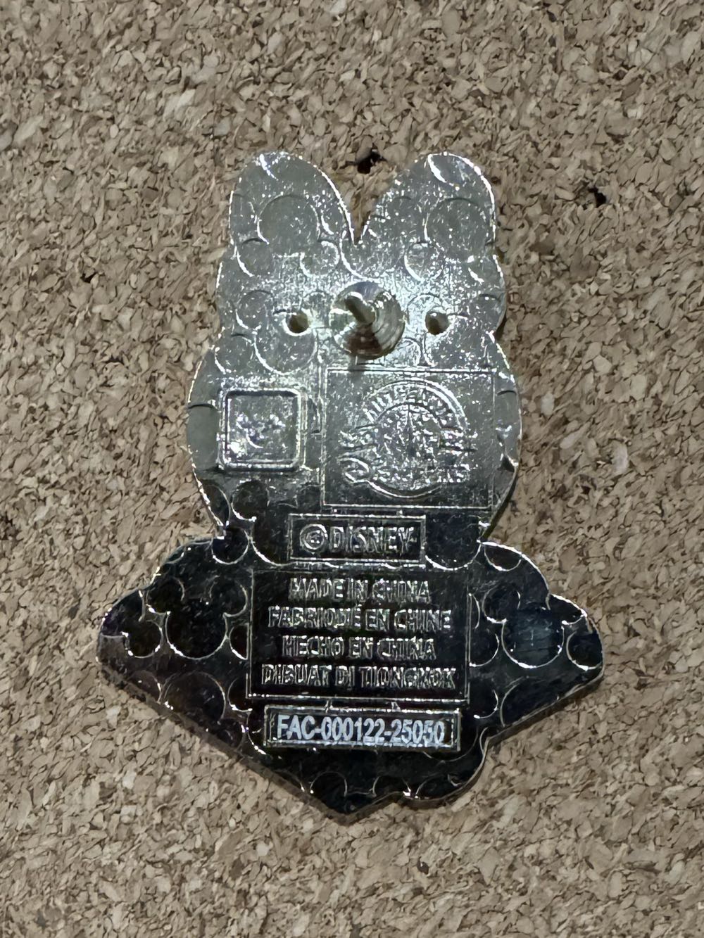 Folding Fan - Daisy Duck - Hard Enamel, Metal pin collectible - Main Image 2